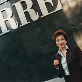 Leïla Khrapunova à la boutique Gianfranco Ferré, Almaty, 1999