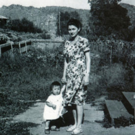 Младшая дочь Галия с тетей Насимой Поселок Асу-Булак, 1964 г.