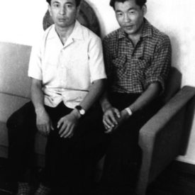 С младшим братом Кадылбеком Поселок Асу-Булак, 1964 г.
