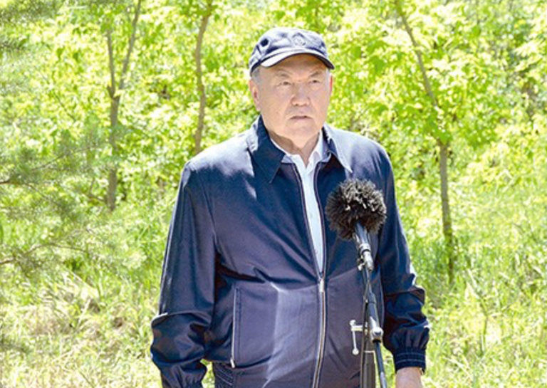 Президент Назарбаев, поклонись земле!