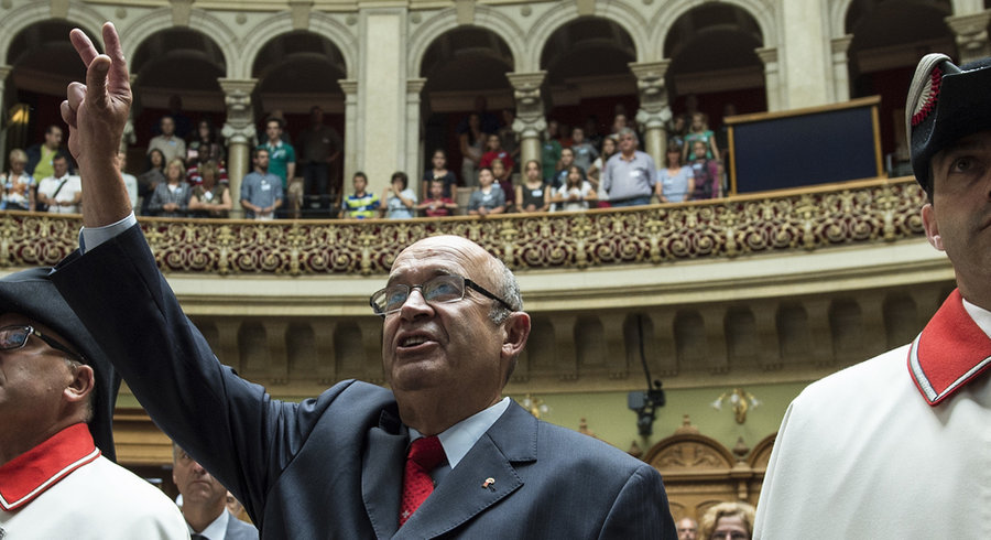 L’ancien parlementaire Christian Miesch est accusé d’avoir reçu un avantage en échange du dépôt d’une interpellation à propos d’exilés kazakhs en Suisse. Son immunité levée, le Ministère public peut ouvrir une enquête. Celle-ci visera aussi l’ancien ambassadeur Thomas Borer C’est une grande première: pour la première fois, les Chambres fédérales ont accepté de lever l’immunité […]